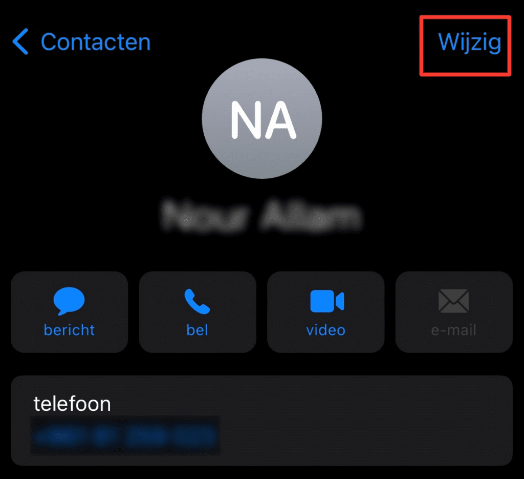 Screenshot hoe je een contact moet wijzigen.